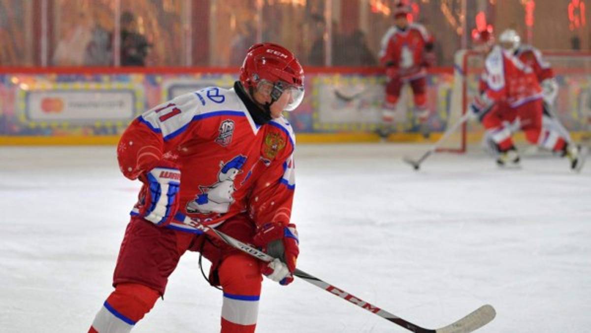 El talento oculto de Vladimir Putin: Juega hockey sobre hielo y queda como máximo goleador