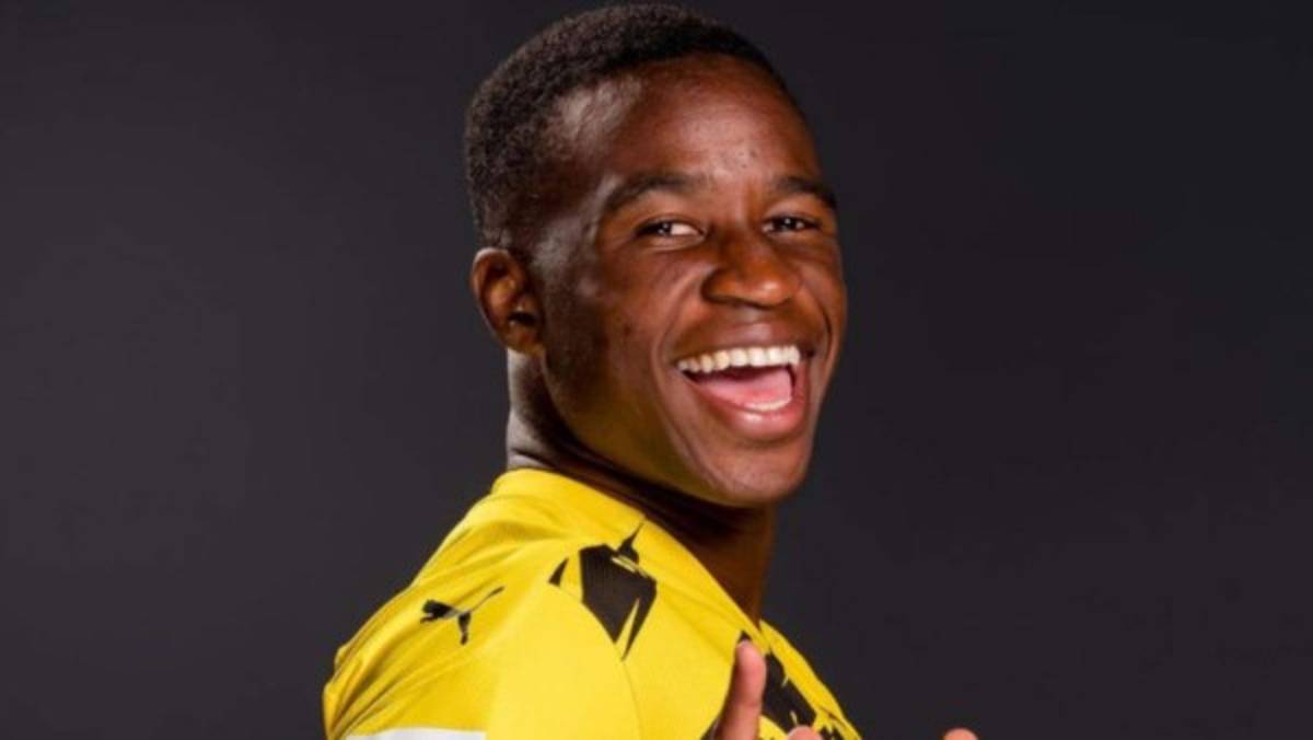 ¡Encerró a su ex novia en su cuarto y revelan los motivos! Moukoko, jugador del Dortmund de 16 años y su escándalo