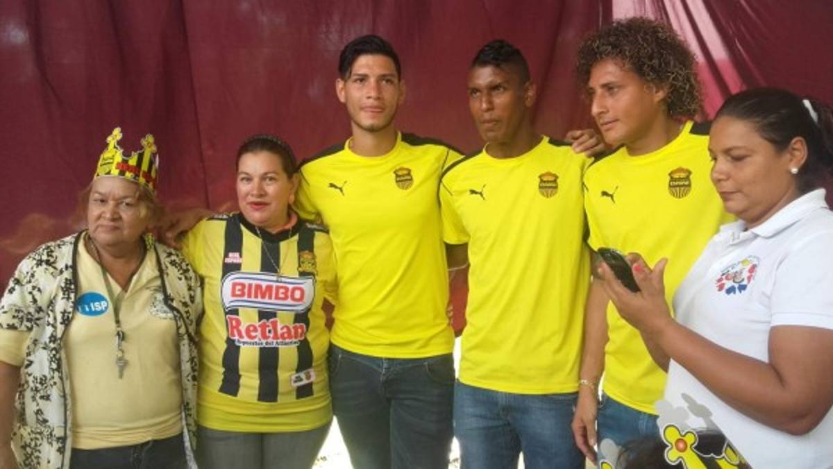 FOTOS: Real España consiente a los reyes de la casa en su día