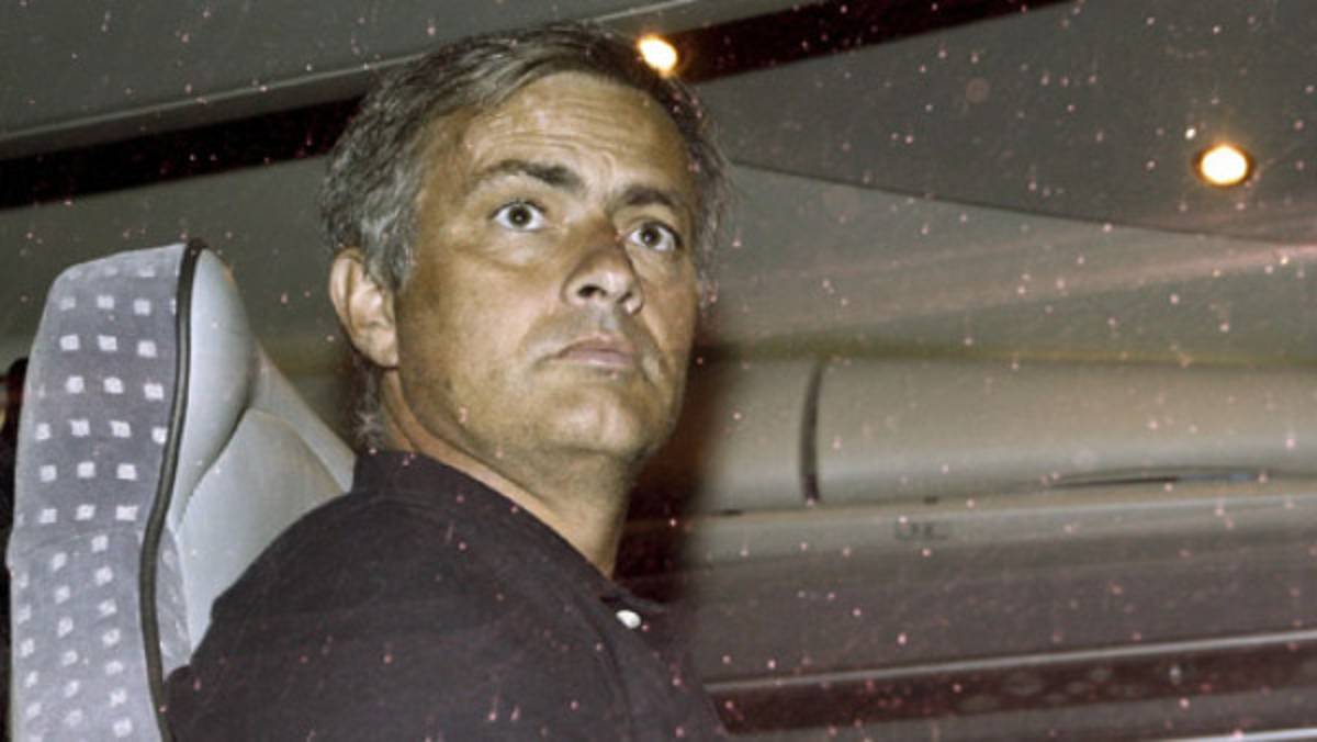 'Mou' necesita un defensa-delantero