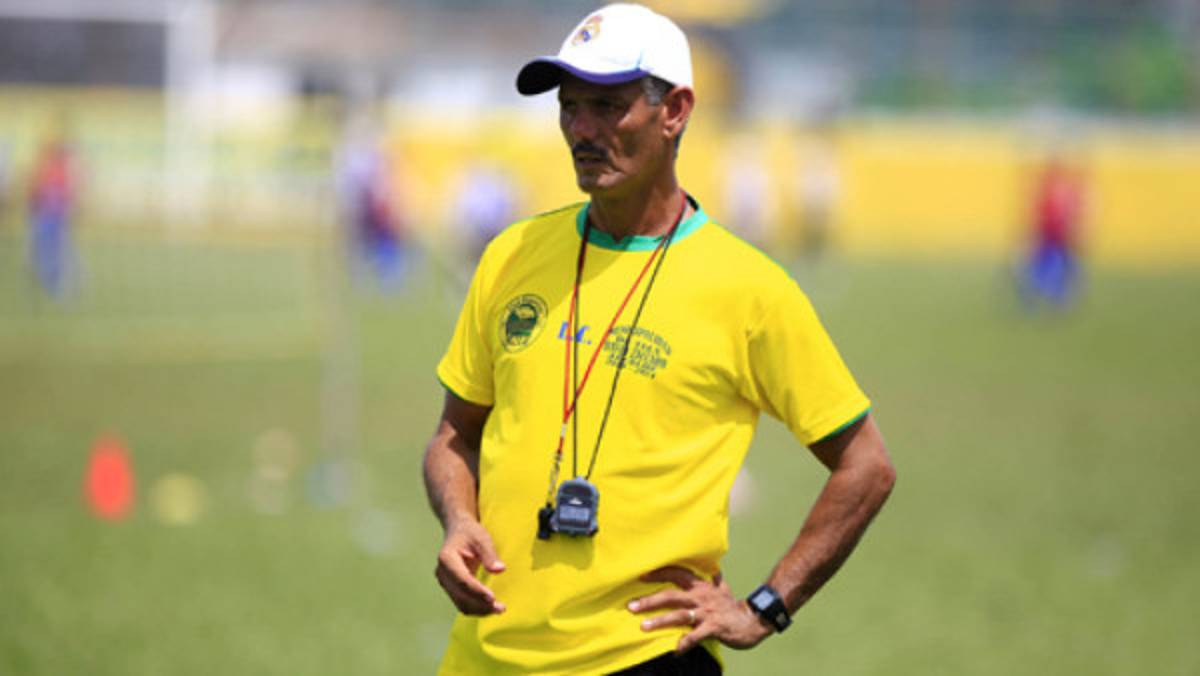 Luis Cálix no sigue como DT del Parrillas