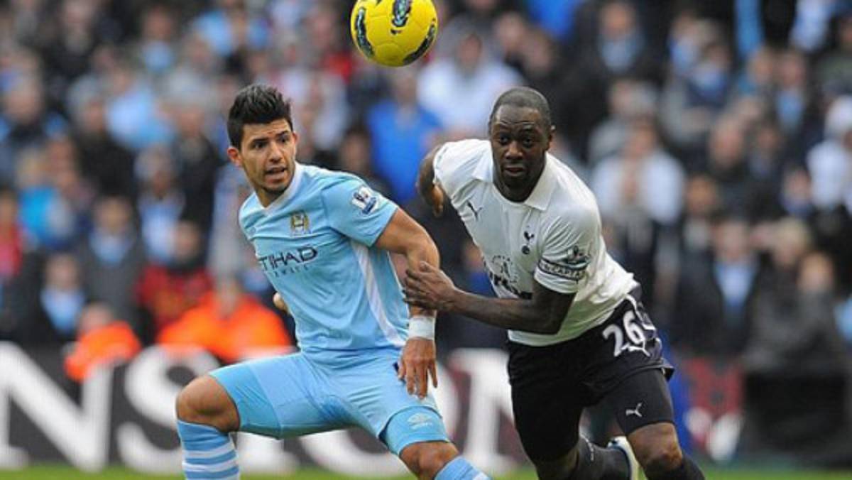 Balotelli mantiene líder al Manchester City