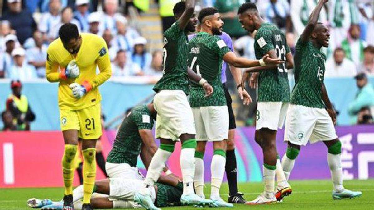 ¡Impactante momento! Confirman alcance de la lesión de Al Shahrani, jugador de Arabia Saudí tras vencer a Argentina