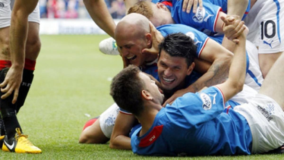Sin Peralta, Rangers debuta con goleada en Tercera División de Escocia