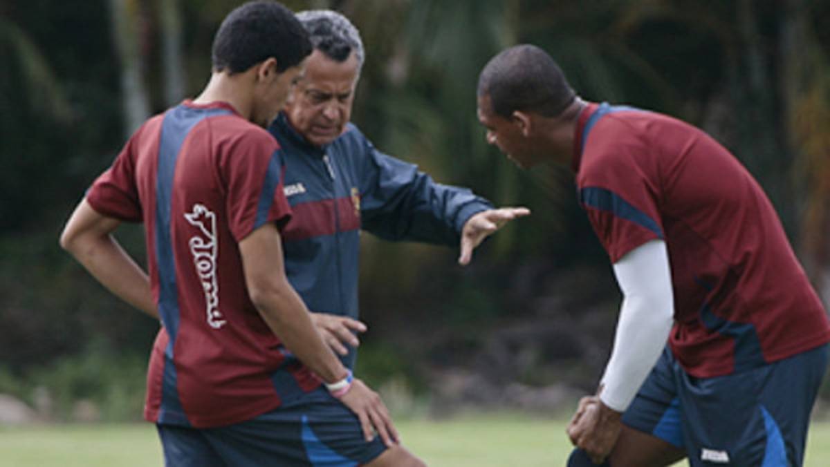 ¿Logrará Juan de Dios Castillo levantar a Motagua en el Clausura?