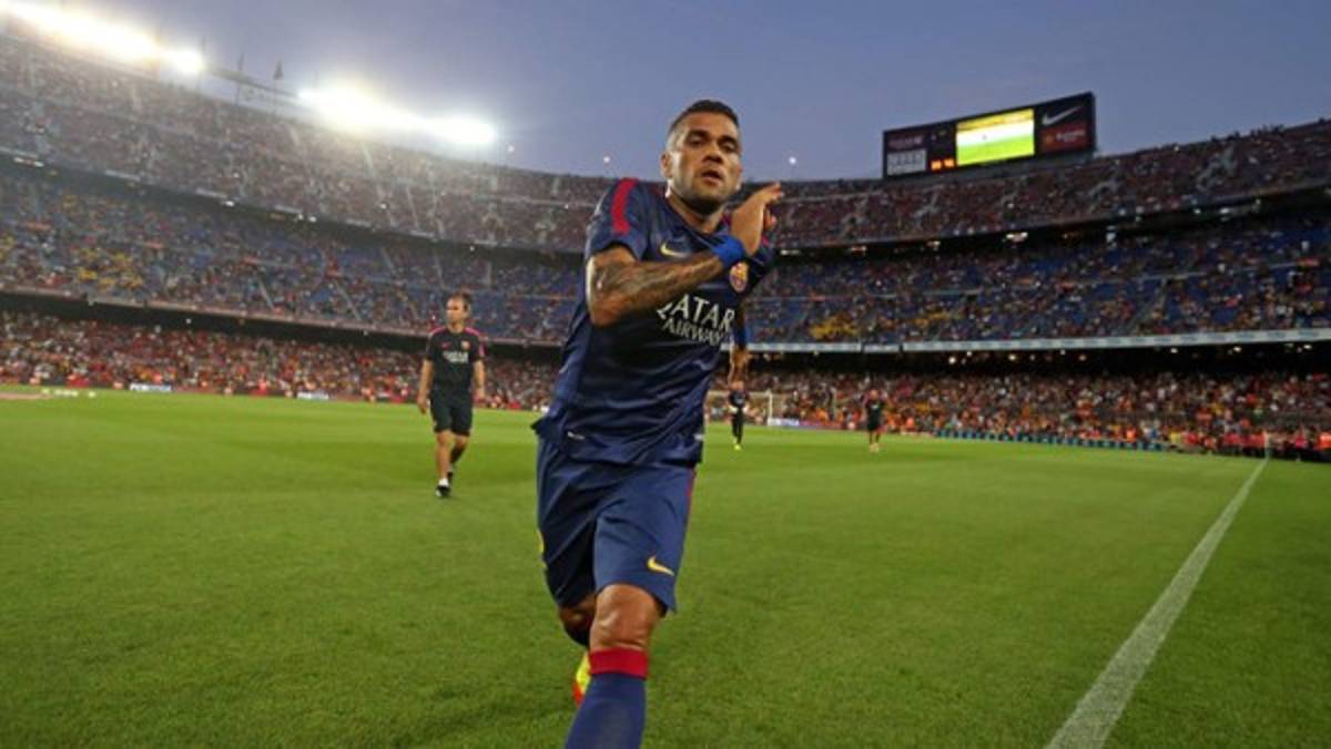 El brasileño Dani Alves sufre un esguince en el tobillo derecho