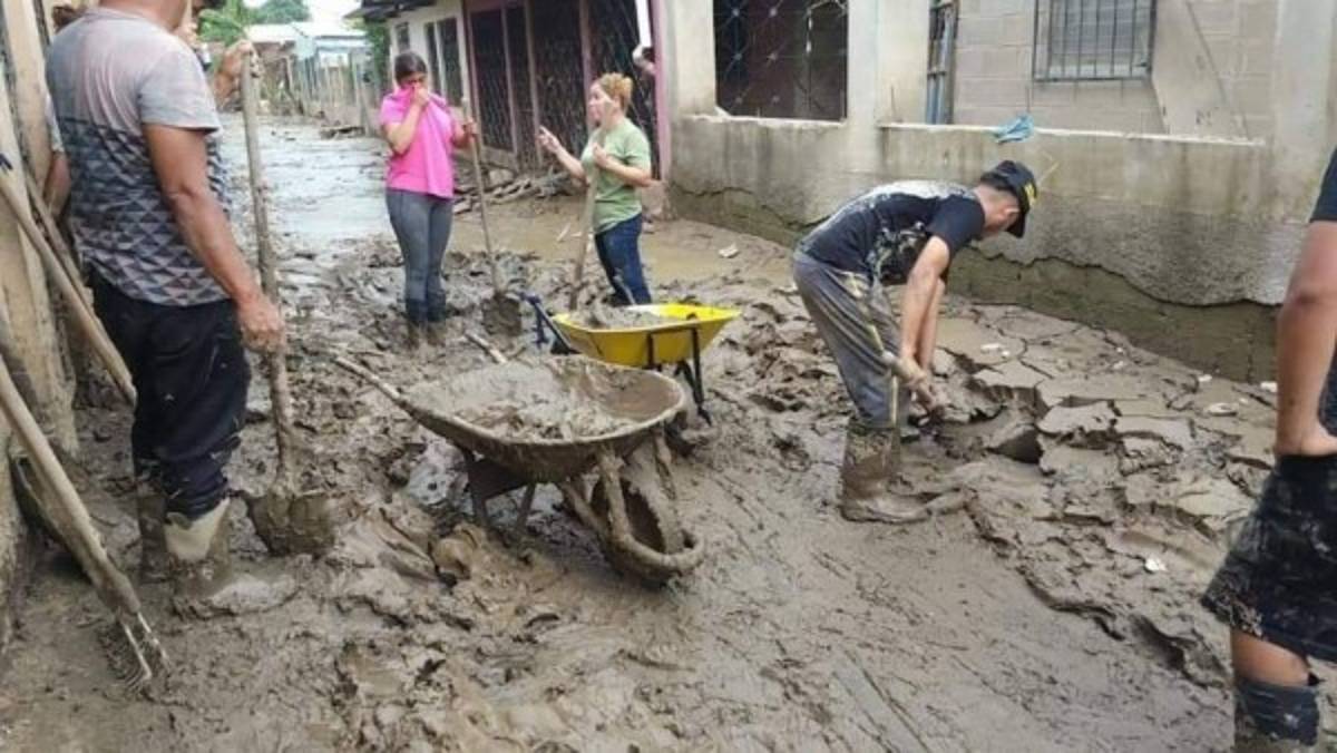 Qué terrible: La colonia en La Lima que quedó bajo el lodo tras el paso de ETA e IOTA