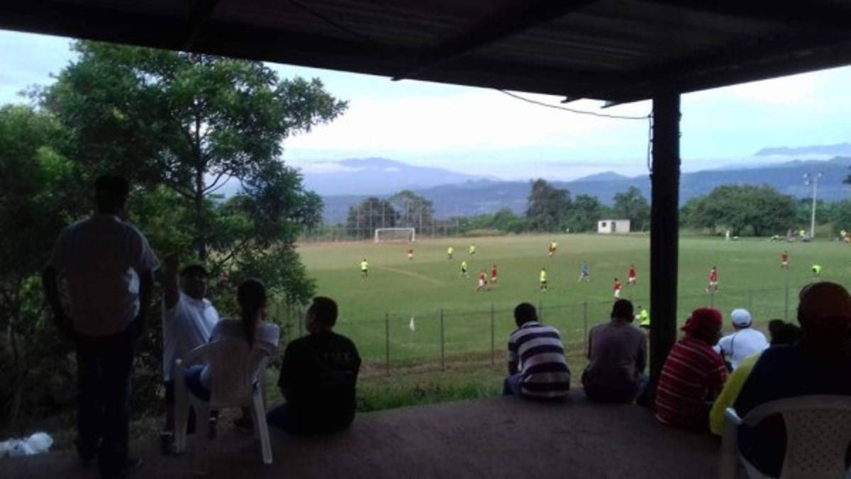 FOTOS: Exóticas canchas en Honduras donde juegan fútbol burocrático