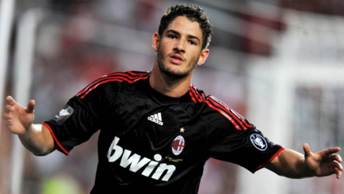 Manchester City pretende al brasileño Pato