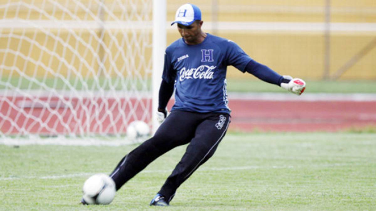 Donis Escober y Osman Chávez, lo rescatable de Honduras ante Perú