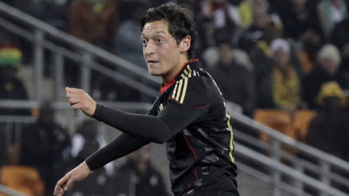 Ozil en la mira del Barcelona