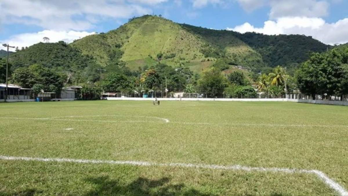 FOTOS: Exóticas canchas en Honduras donde juegan fútbol burocrático