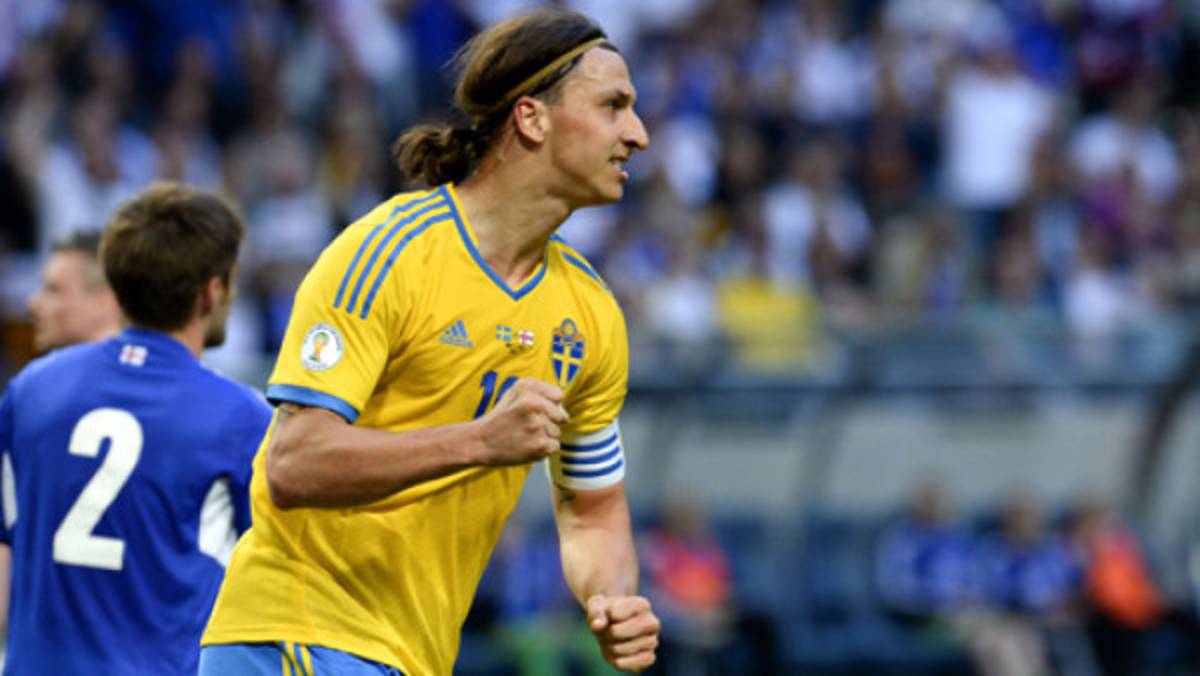 Doblete de Ibrahimovic le da triunfo a Suecia