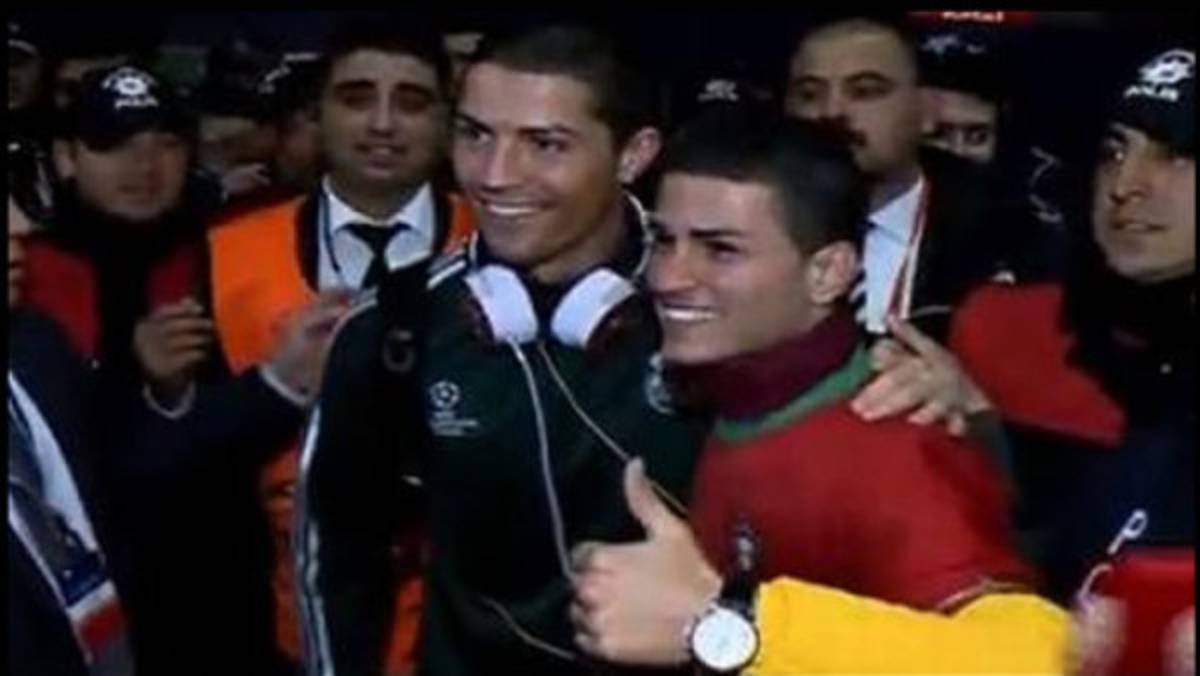 VIDEO: Cristiano Ronaldo sorprendido al conocer su doble en Turquía