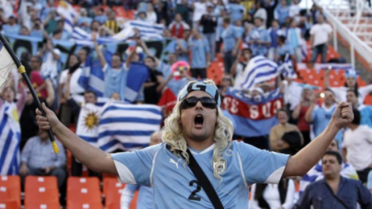 EN VIVO: Ya se juega el clásico Argentina - Uruguay