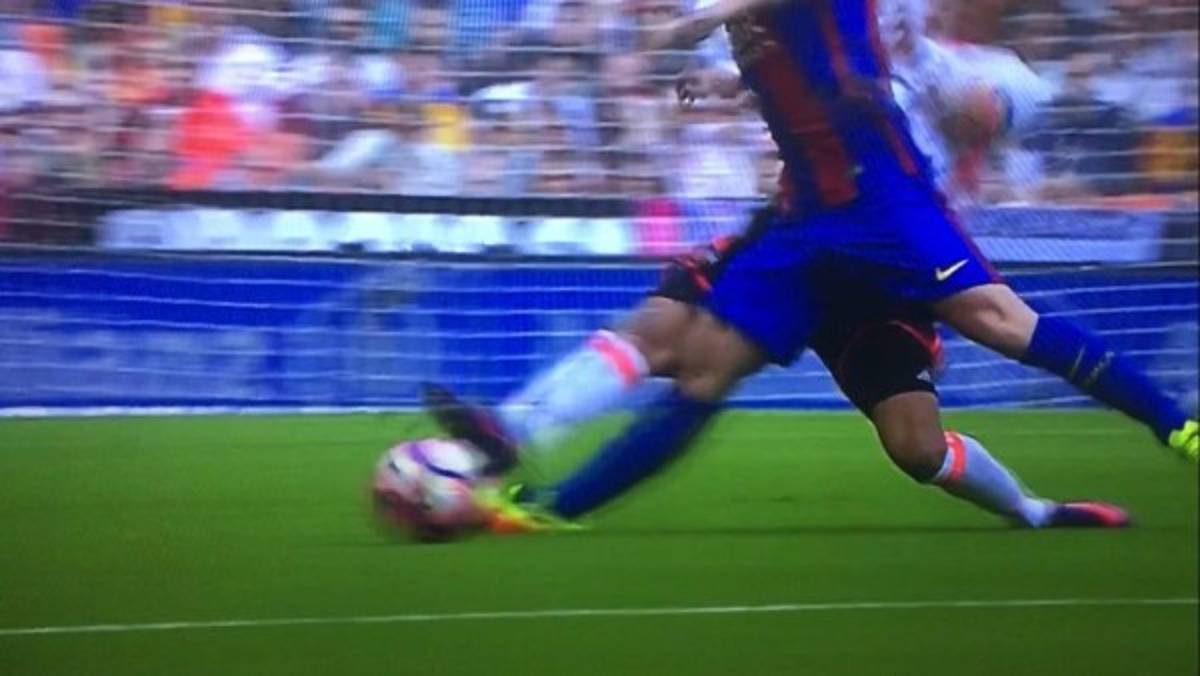 Fotos: Momentos dramáticos de Iniesta tras sufrir una durísima lesión