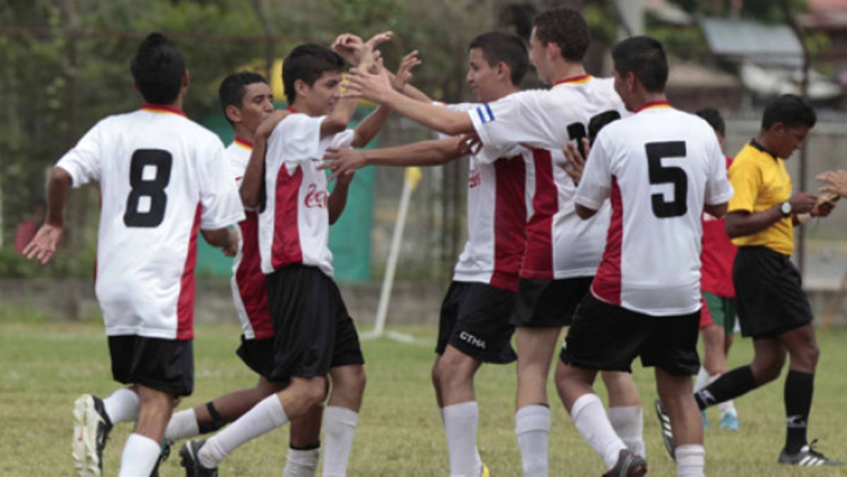 El bicampeón de la Copa Coca-Cola avanzó