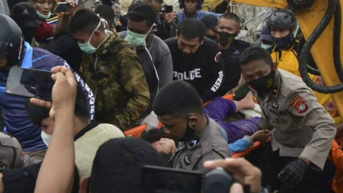 Devastadoras imágenes: Indonesia sufre un duro terremoto que dejó más de 30 personas muertas