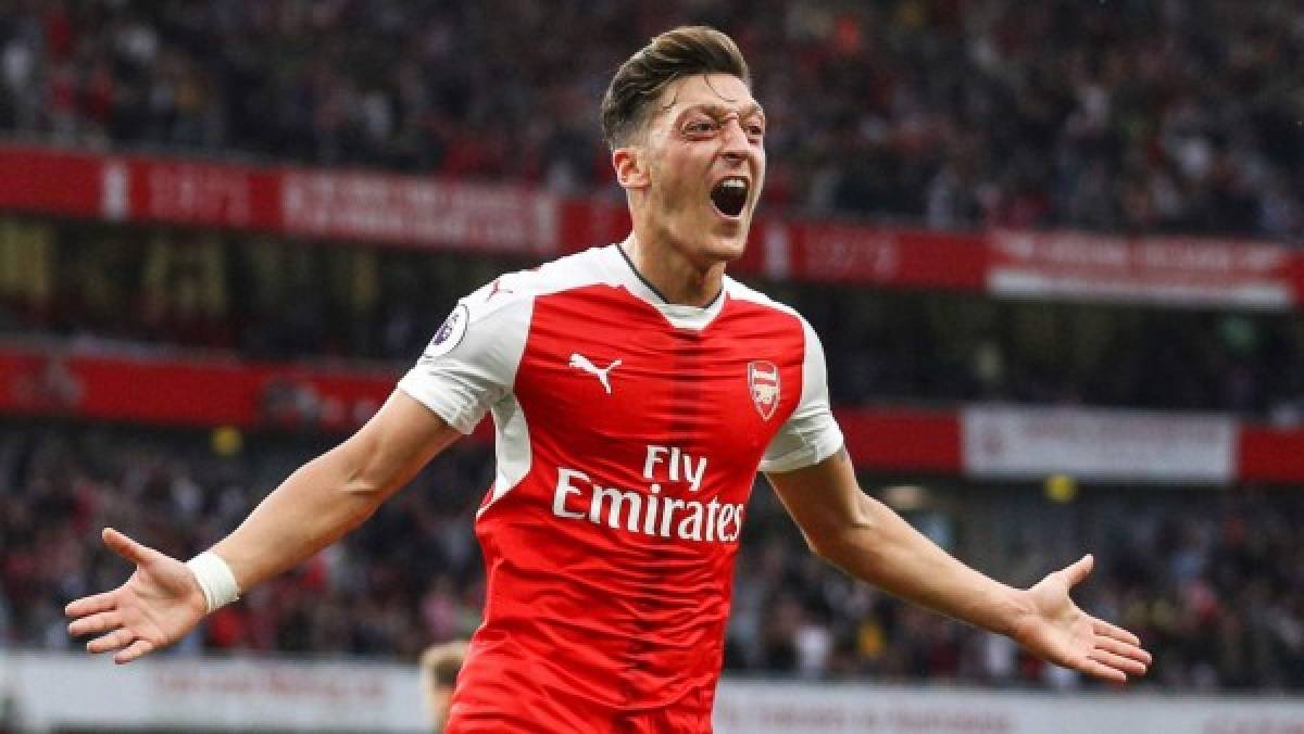 ¿SIN MESSI? Ozil sorprende al revelar su espectacular 11 ideal con puros cracks