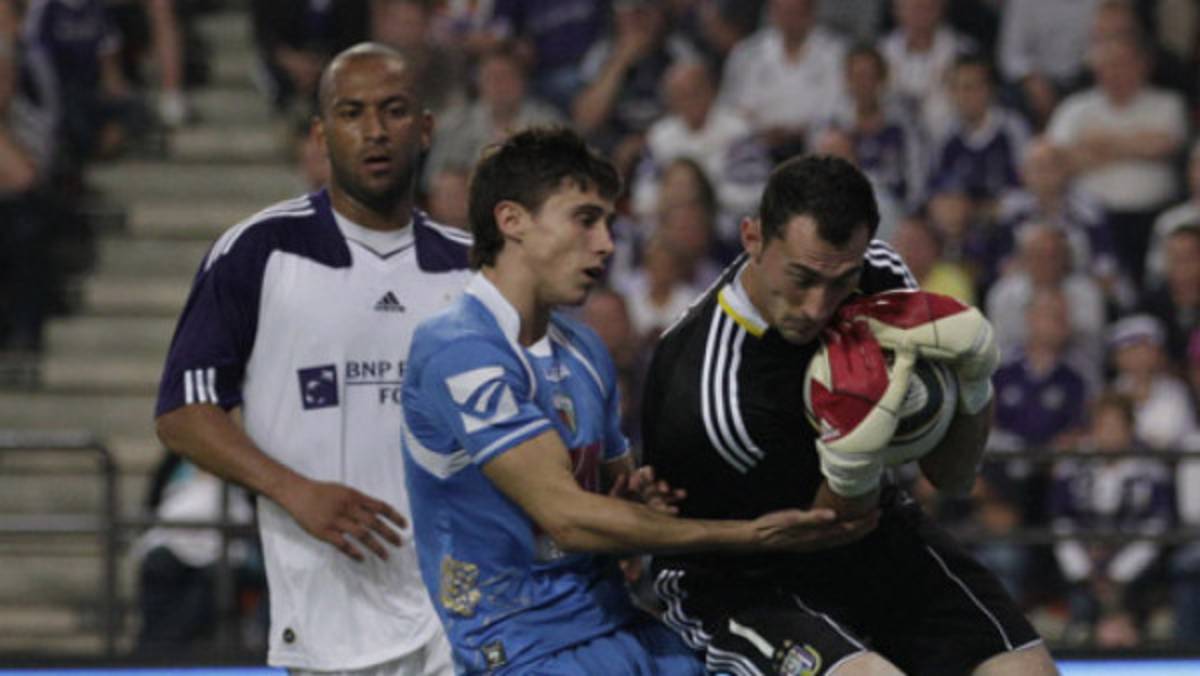 Anderlecht da un paso a la Champions