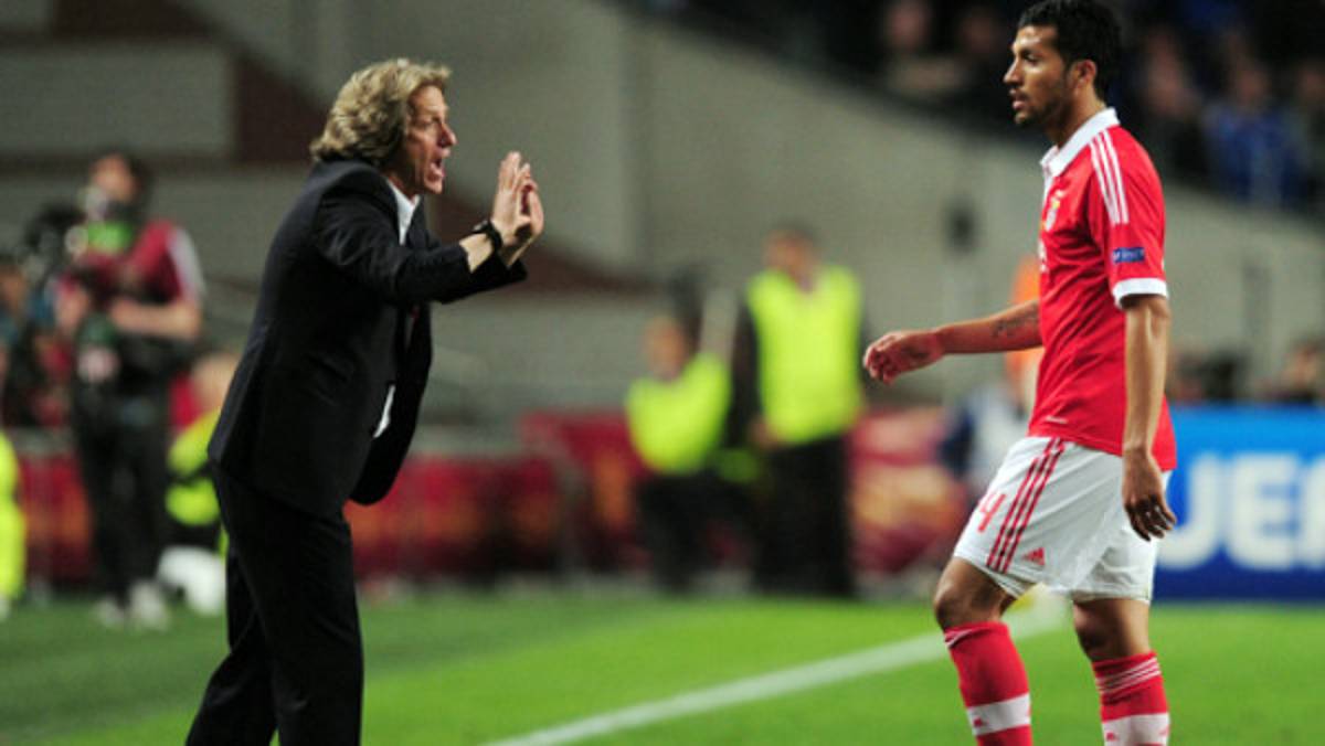 Ezequiel Garay habría fichado por el Manchester United