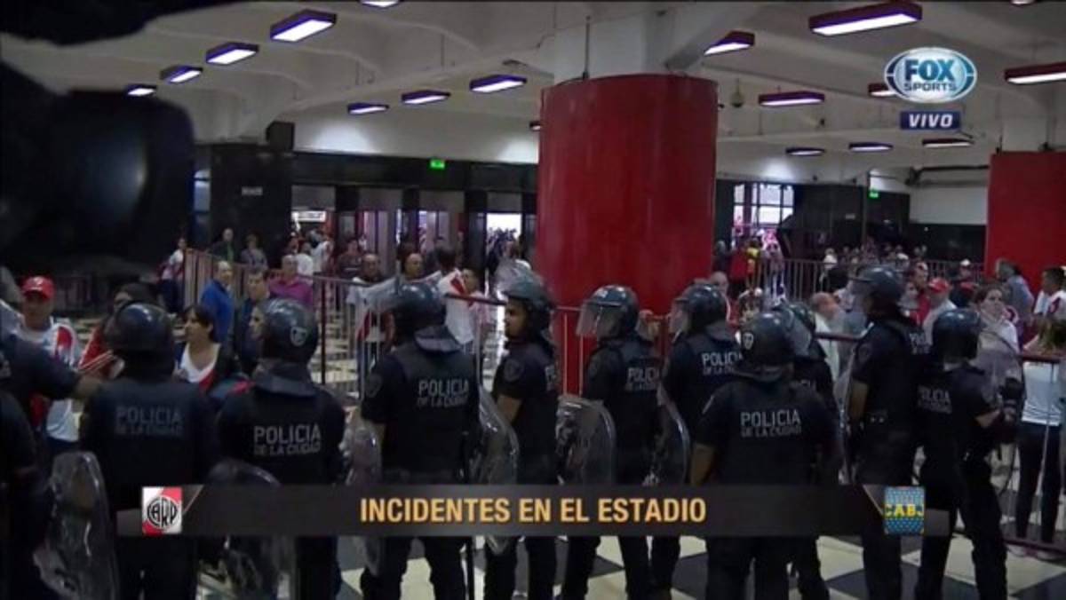 ¡Relajo tras relajo! Nuevos incidentes en las afueras del Estadio Monumental