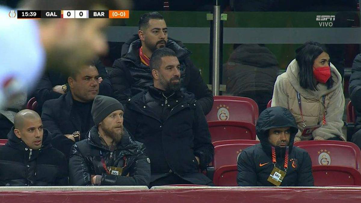 Pedri los dejó sembrados y ex del Barça en las gradas: así silenció el equipo de Xavi el infierno turco en la Europa League
