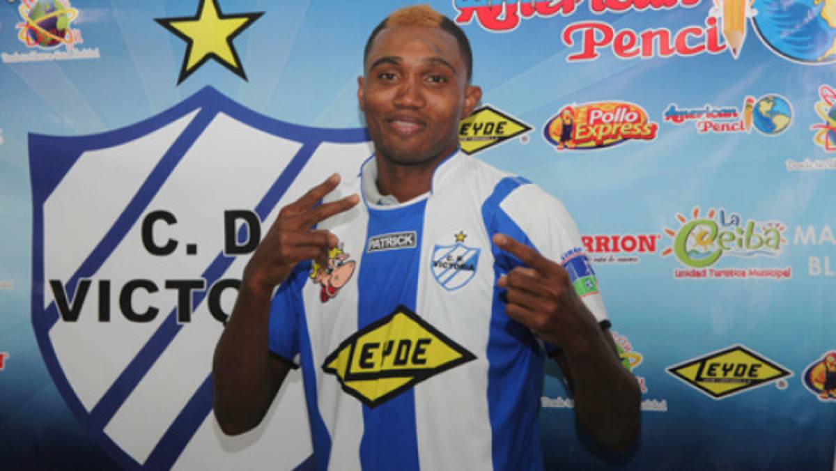 Un panameño, el nuevo delantero del Victoria