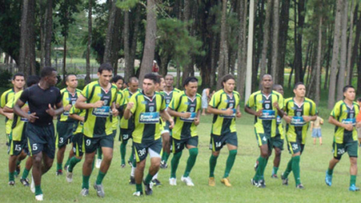 Marathón goleó en amistosos