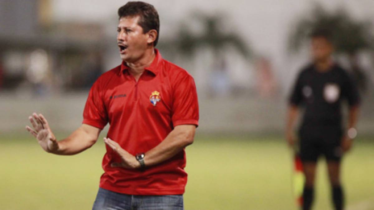 Mauro Reyes es oficialmente técnico del Deportes Savio