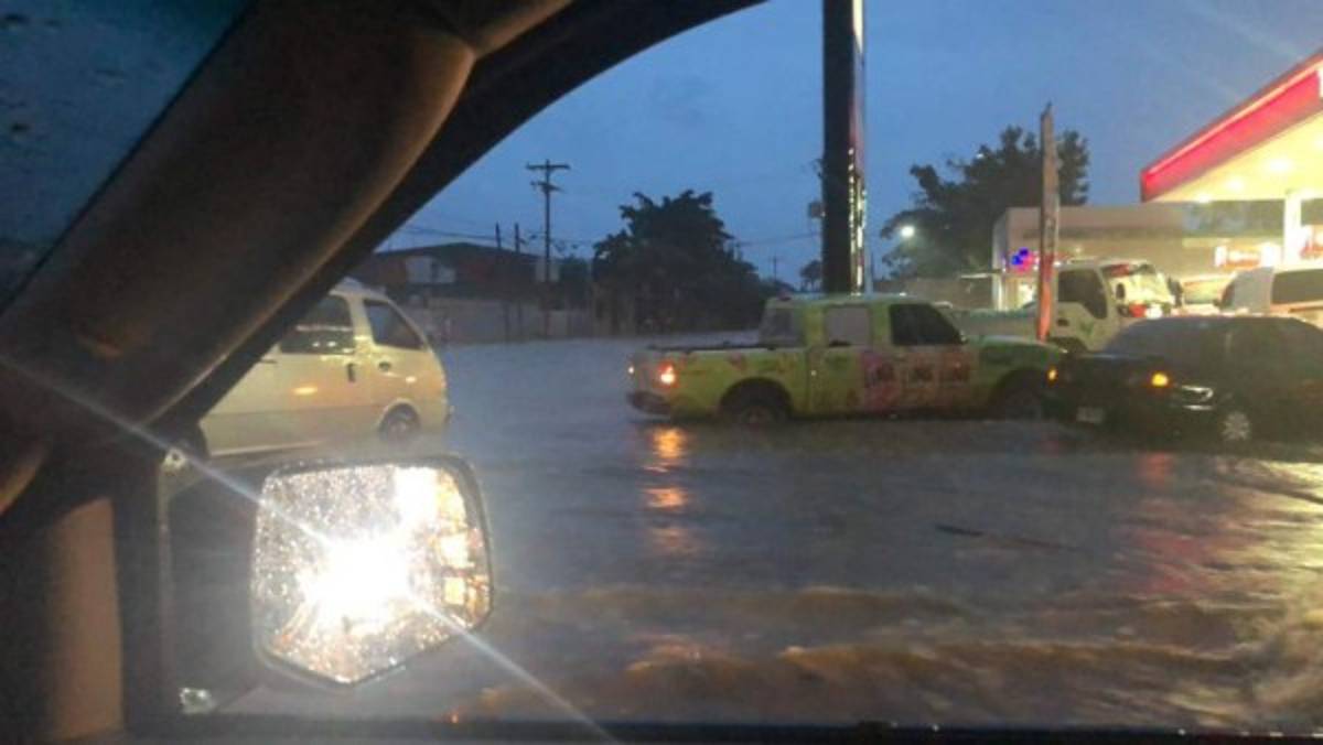 EN FOTOS: Fuerte tormenta eléctrica desata caos en San Pedro Sula
