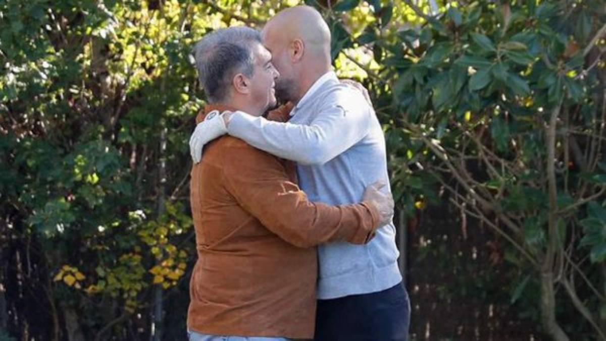 Así fue el regreso de Xavi al Barcelona: tremenda emoción, recuerda a Messi y el invitado sorpresa en el Camp Nou