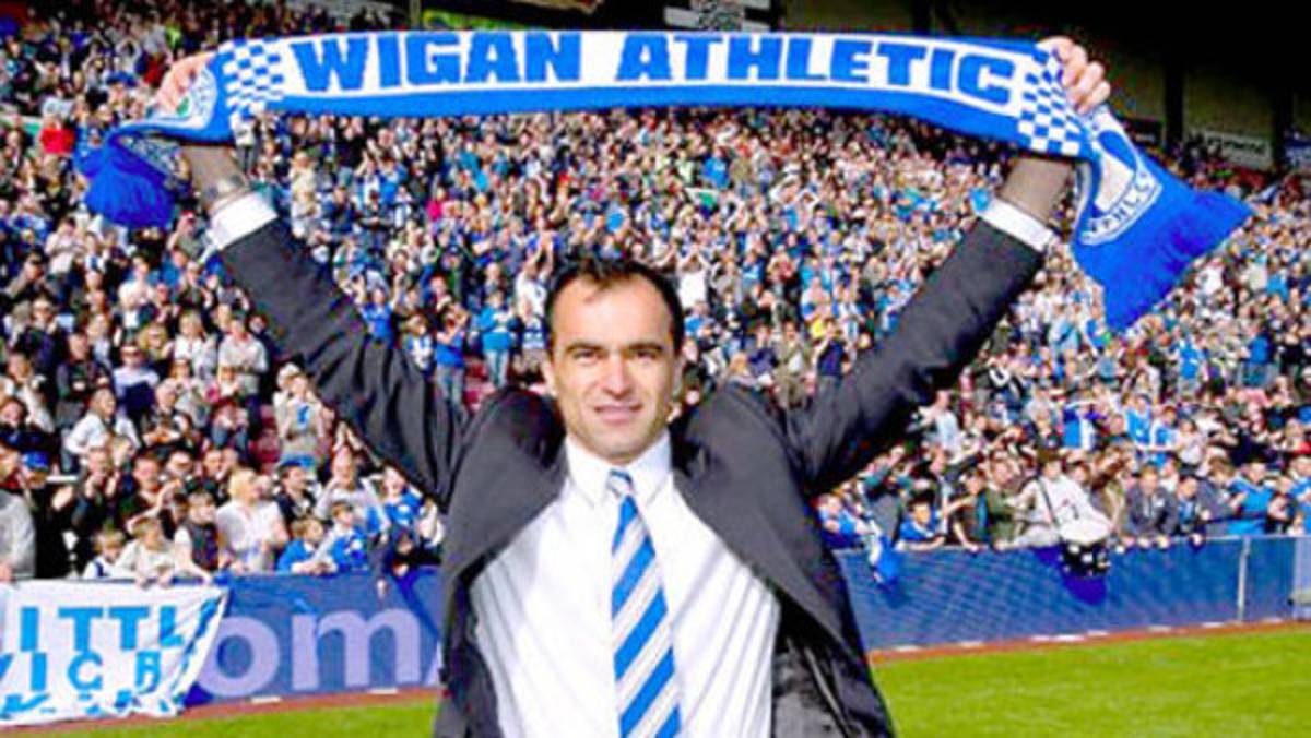 Entrenador del Wigan aún no piensa en renovar a Maynor Figueroa