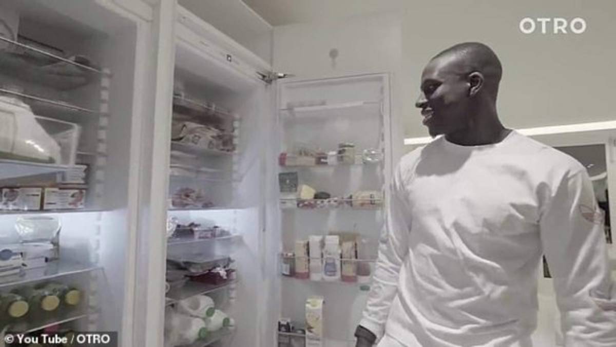 Con cancha de fútbol en el interior: La increíble mansión de Mendy, el crack del Manchester City