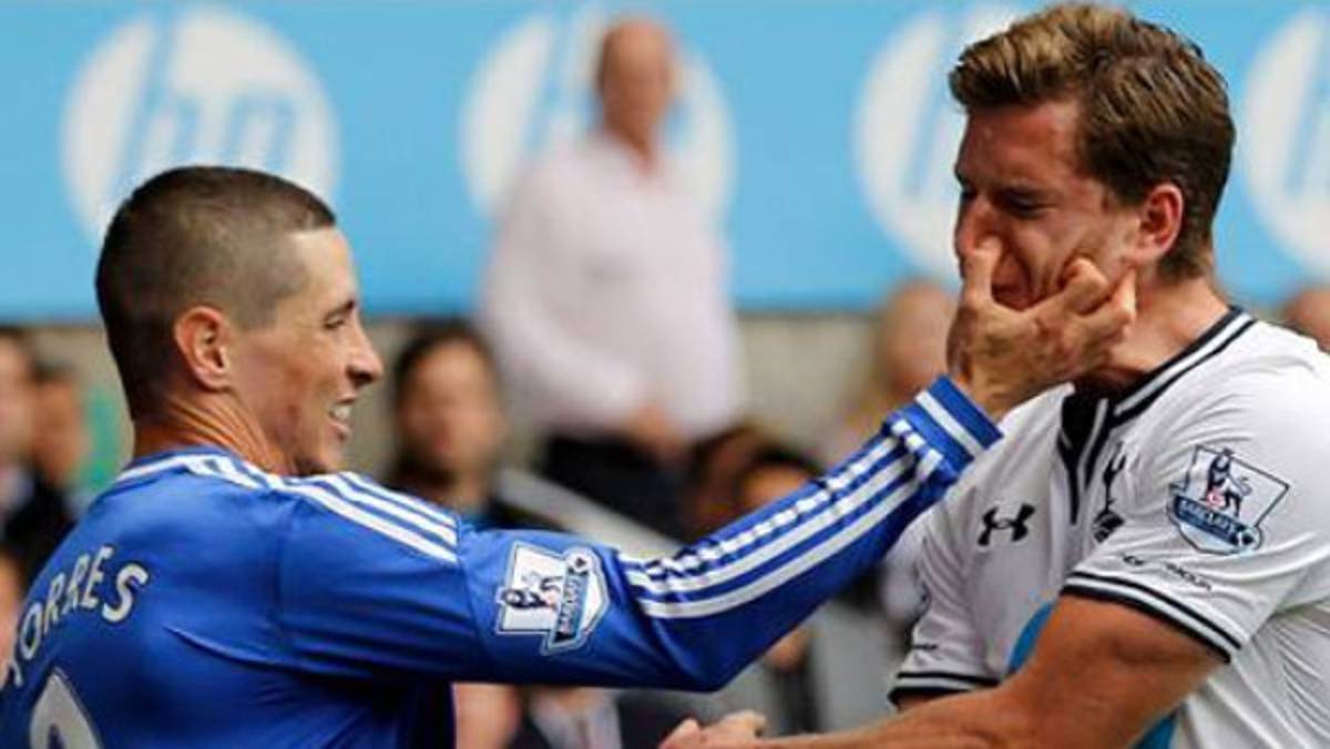 Federación inglesa evita juzgar a Torres por arañar a Vertonghen