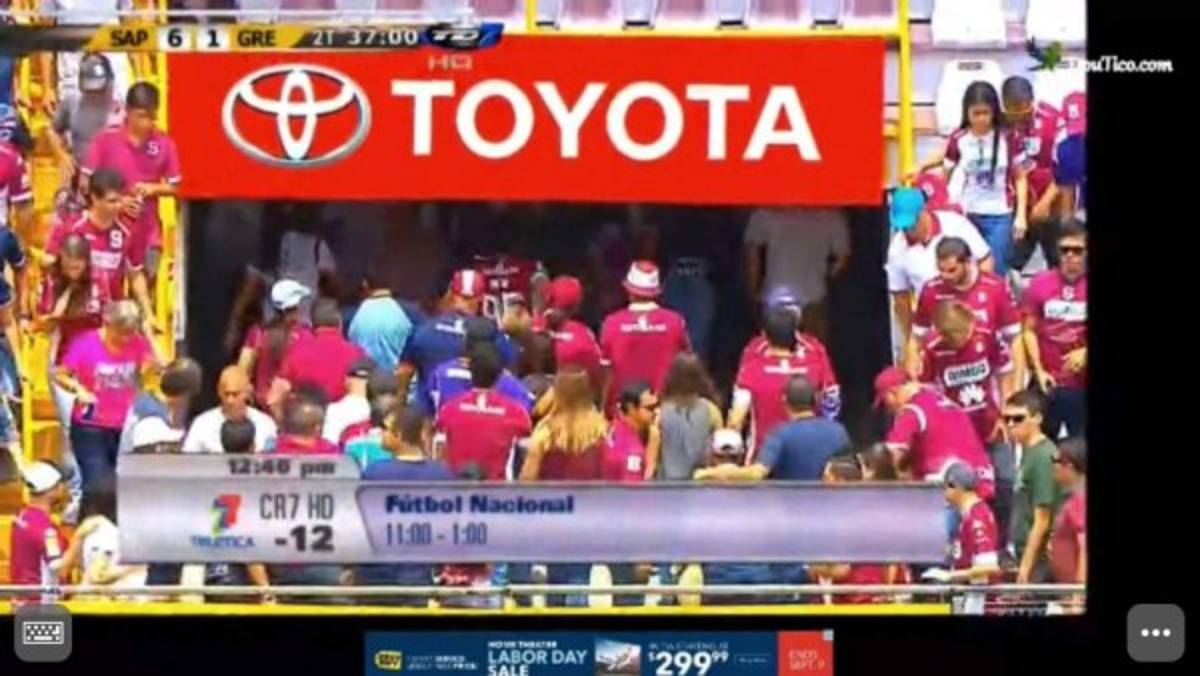 FOTOS: Así evacuaron los miles de aficionados del Saprissa tras la amenaza de bomba