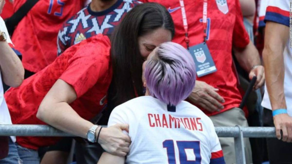 Le dio el sí: Megan Rapinoe se compromete con su novia, la romántica forma en que se lo pidió   