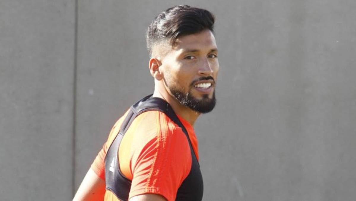 Al igual que Messi: Los 30 futbolistas que pueden negociar con otro club en enero  