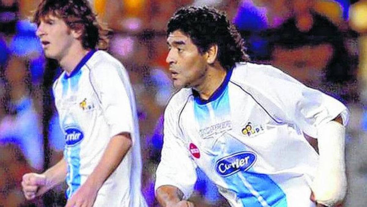 El 23 de diciembre del 2005, Lionel Messi y Diego Maradona jugaron - primera y única vez - juntos. Sucedió en el estadio Único de la Plata, Argentina.