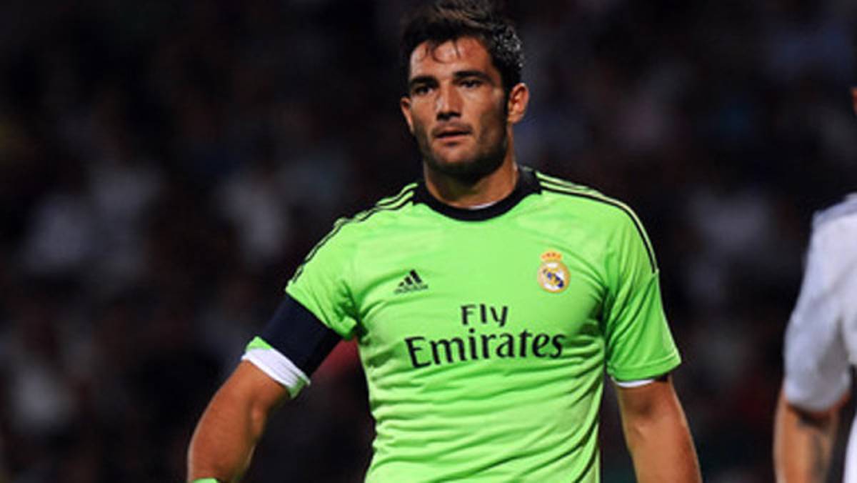 Ex portero de Real Madrid Antonio Adan rescinde contrato en Italia