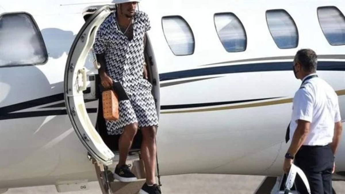 Arde el mercado: cuatro bajas en Barcelona, golpe en la mesa por Mbappé, primera víctima de CR7 en el United y los fichajes oficiales