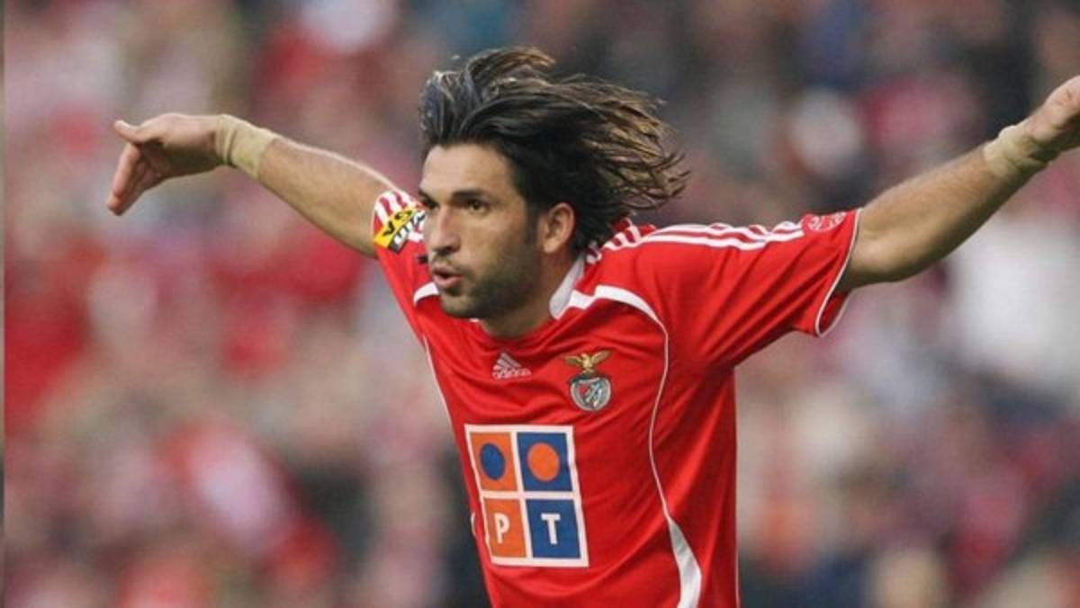 Llegó al Chelsea y no dio bola: Los 15 famosos jugadores mexicanos que fueron a pasear a Europa