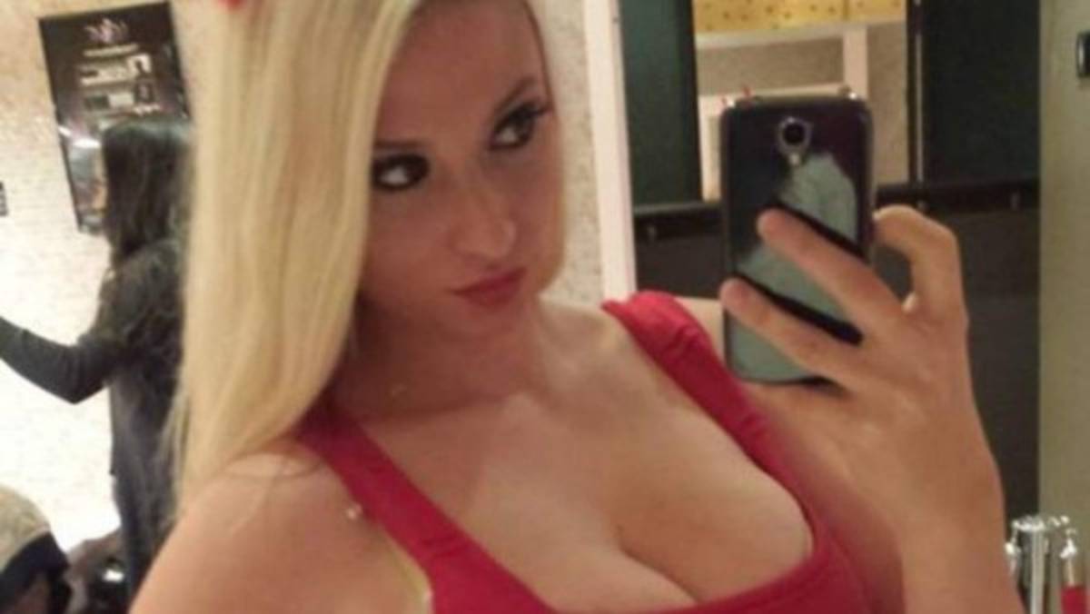 Luchadora de MMA sufre por el tamaño de sus senos