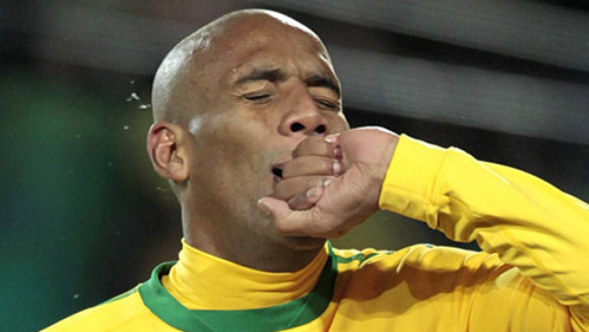 Julio César no convenció a Maicon