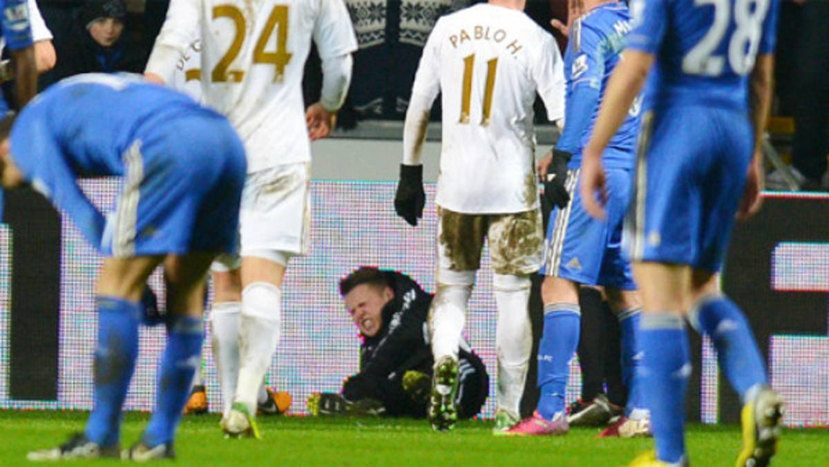 Recogepelota del Swansea amenazado por aficionados del Chelsea