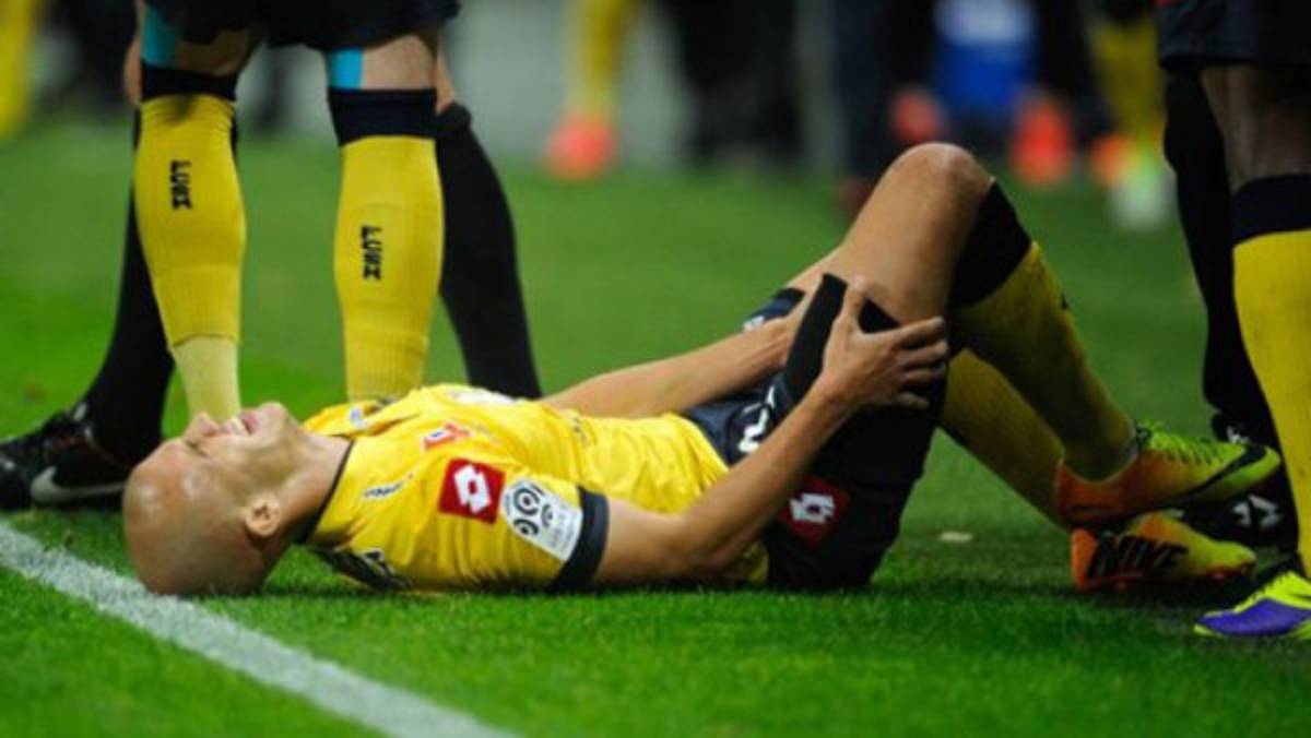 VIDEO: Espantosa falta deja a Thomas Guerbert con tibia y peroné rota