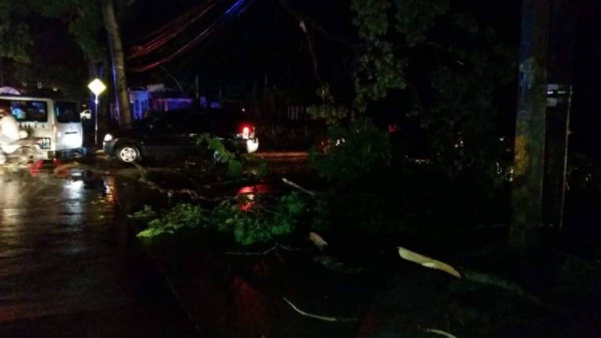 EN FOTOS: Fuerte tormenta eléctrica desata caos en San Pedro Sula