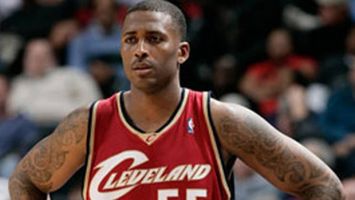 Encuentran muerto a jugador de la NBA