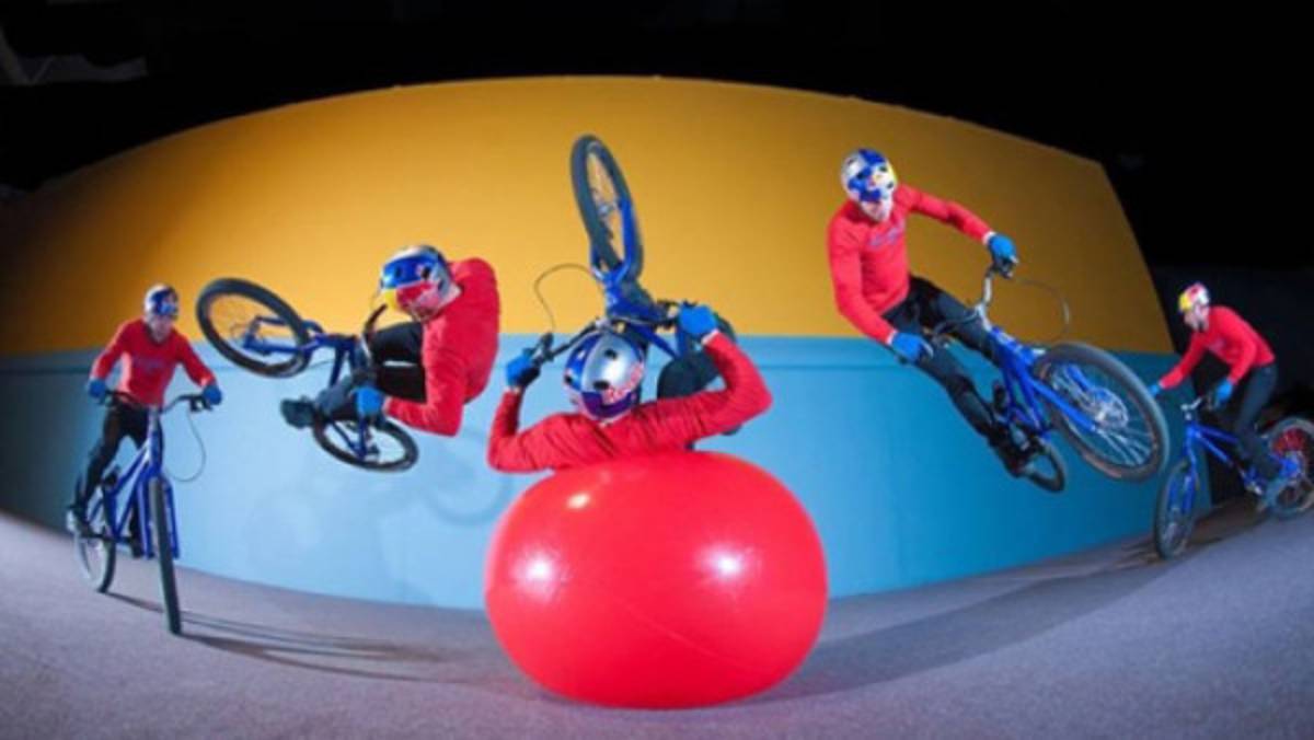 VIDEO: Ciclista Danny MacAskill y su impresionantes trucos de ensueño