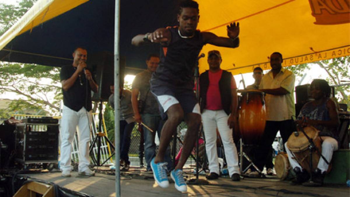 Jugadores del Victoria se fueron a bailar tras la eliminación